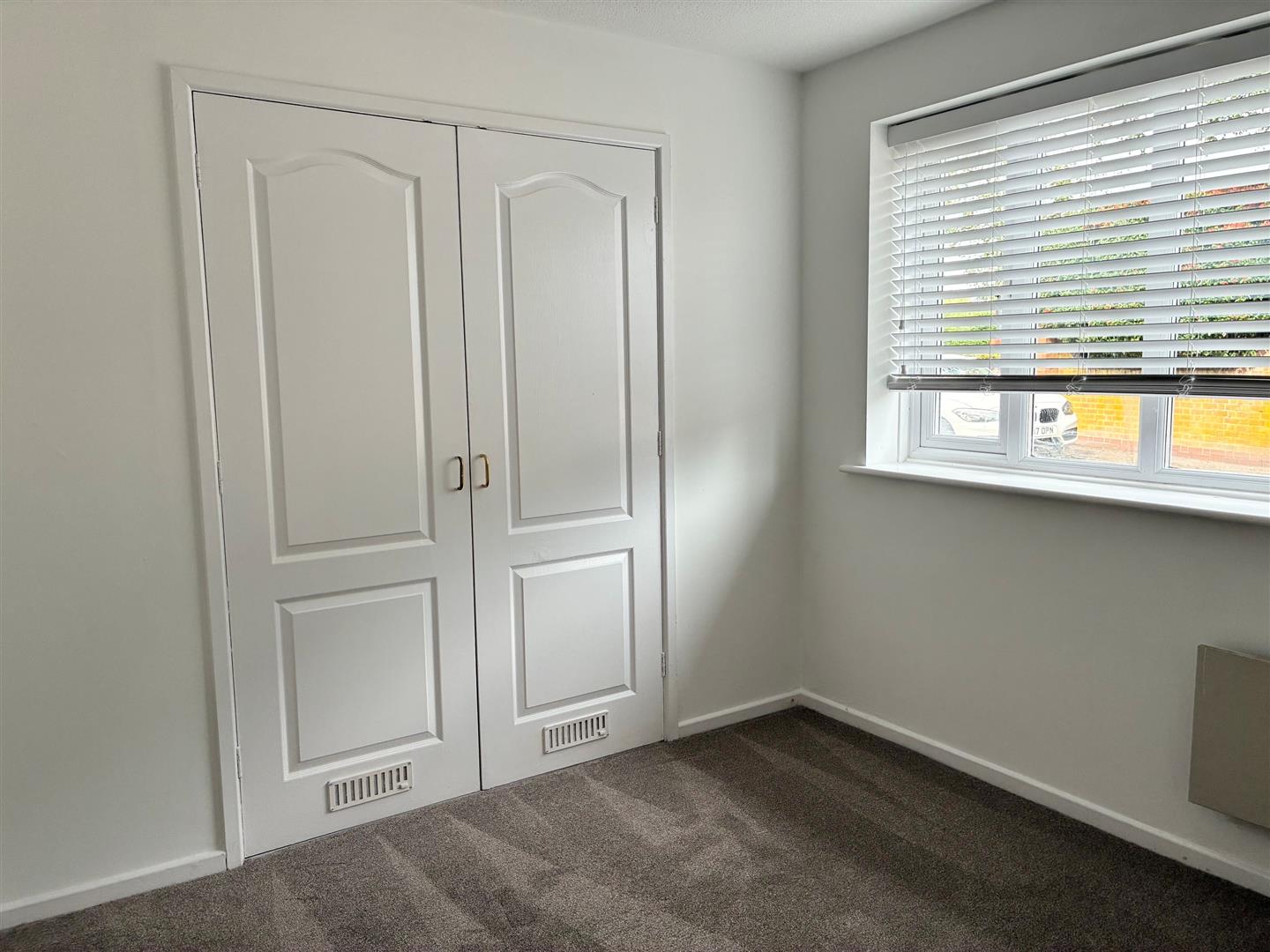 Flat Woburn in Tamworth
