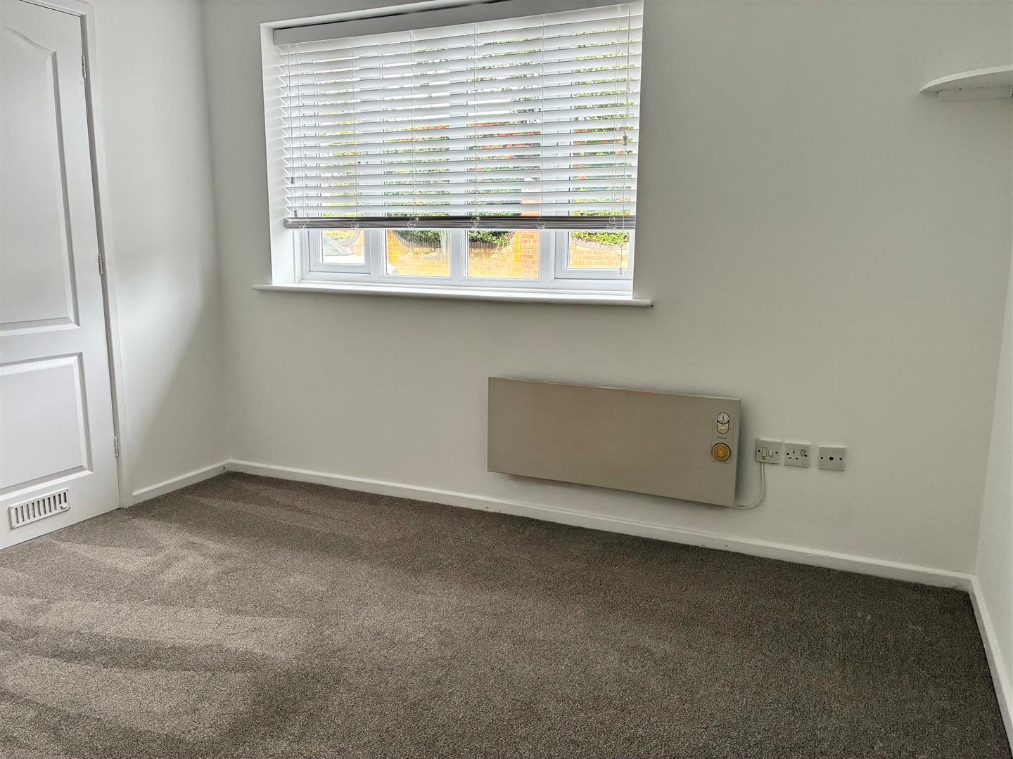 Flat Woburn in Tamworth
