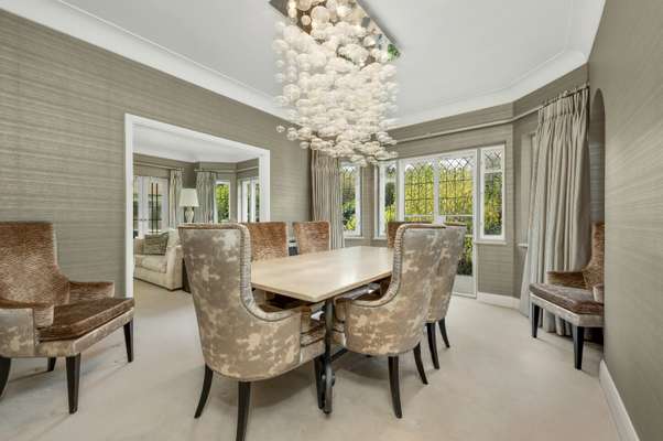 House Chargate Close in Elmbridge