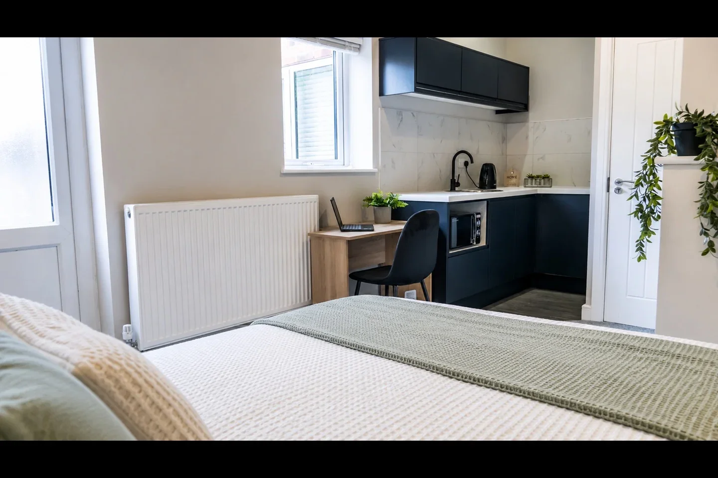 Room Church Crescent in Nottingham
