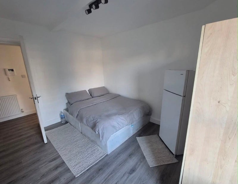 Room Kintyre Court in Greater London