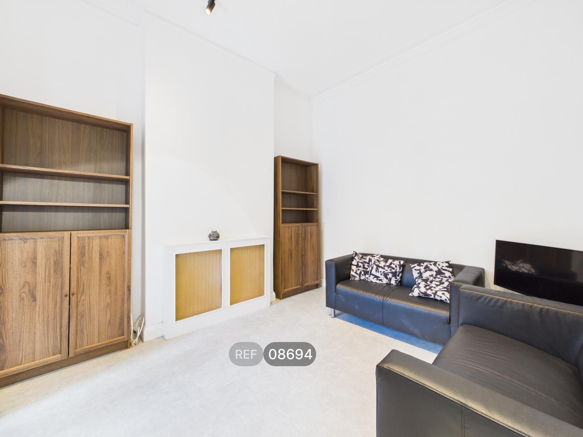 Flat Queenstown Road in Greater London
