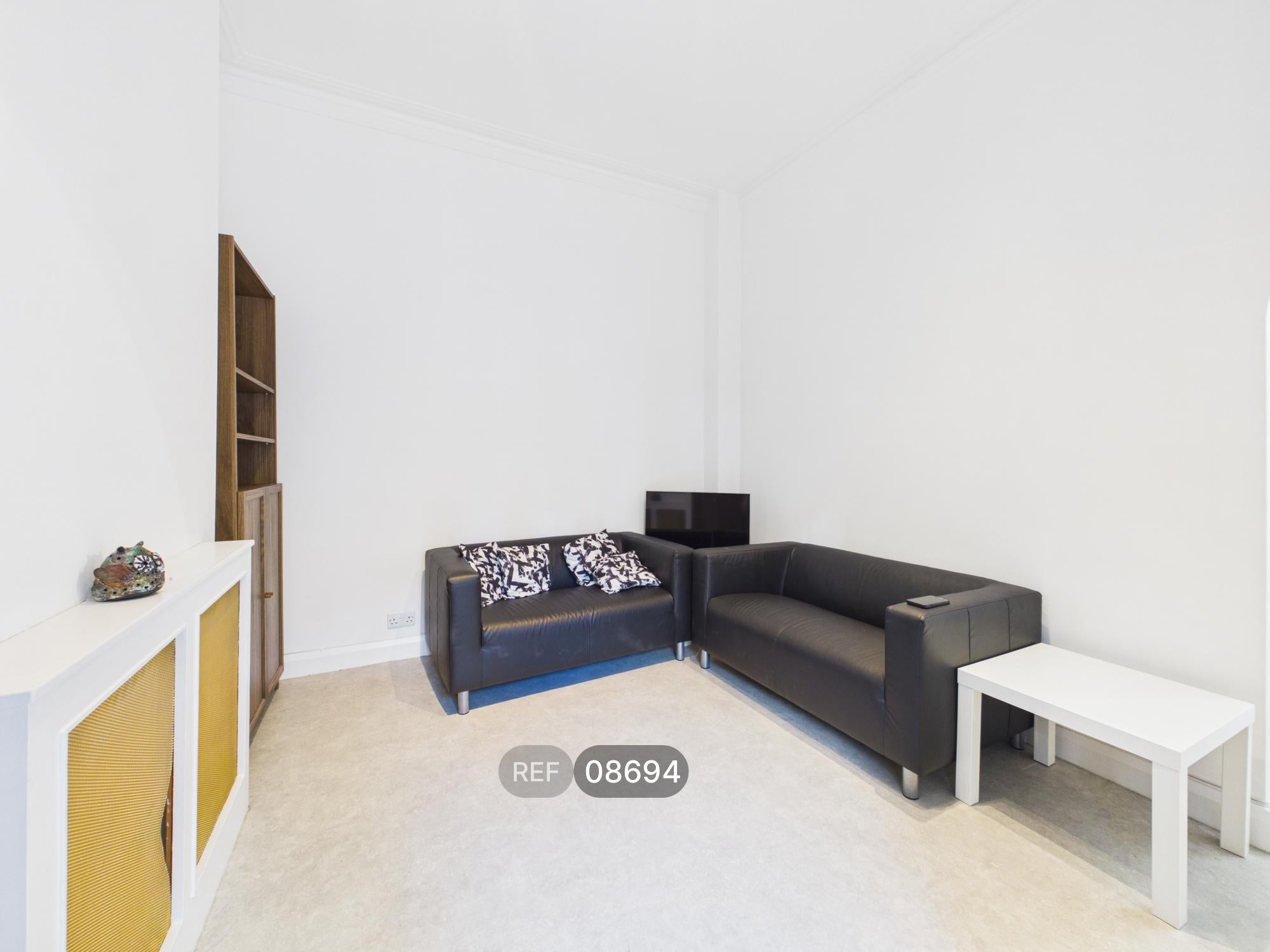 Flat Queenstown Road in Greater London