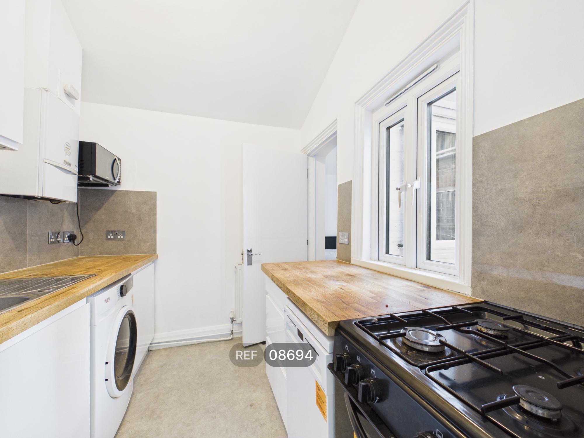 Flat Queenstown Road in Greater London