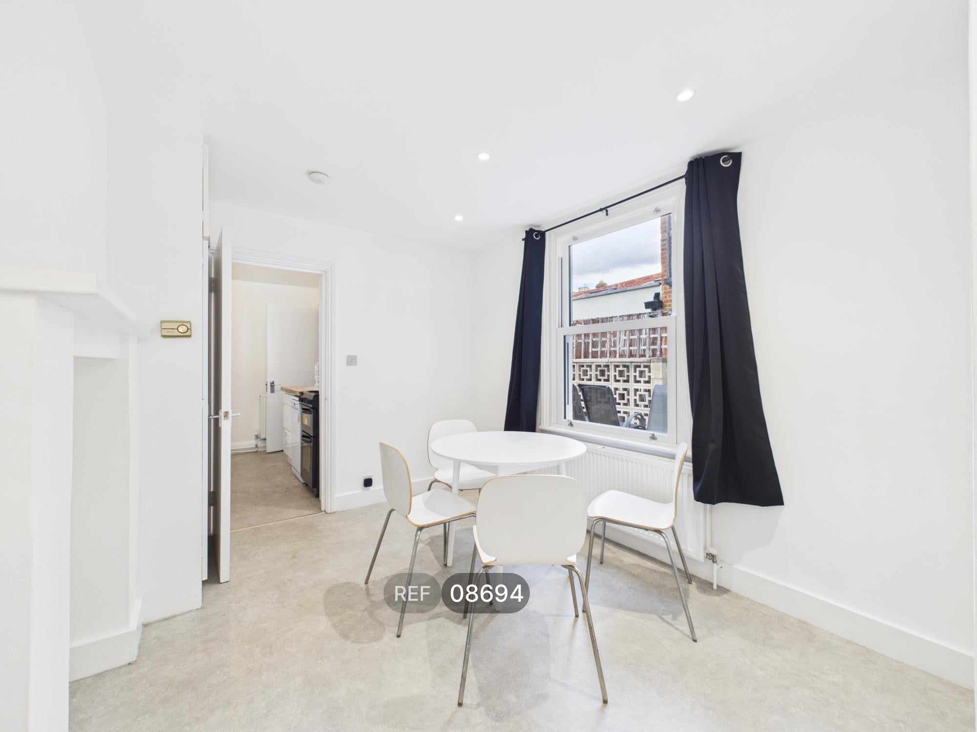 Flat Queenstown Road in Greater London