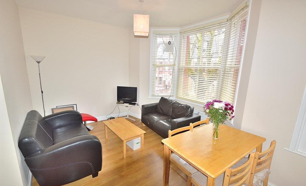 Flat Birnam Road in Greater London