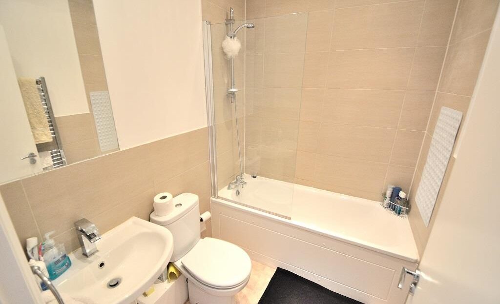 Flat Birnam Road in Greater London