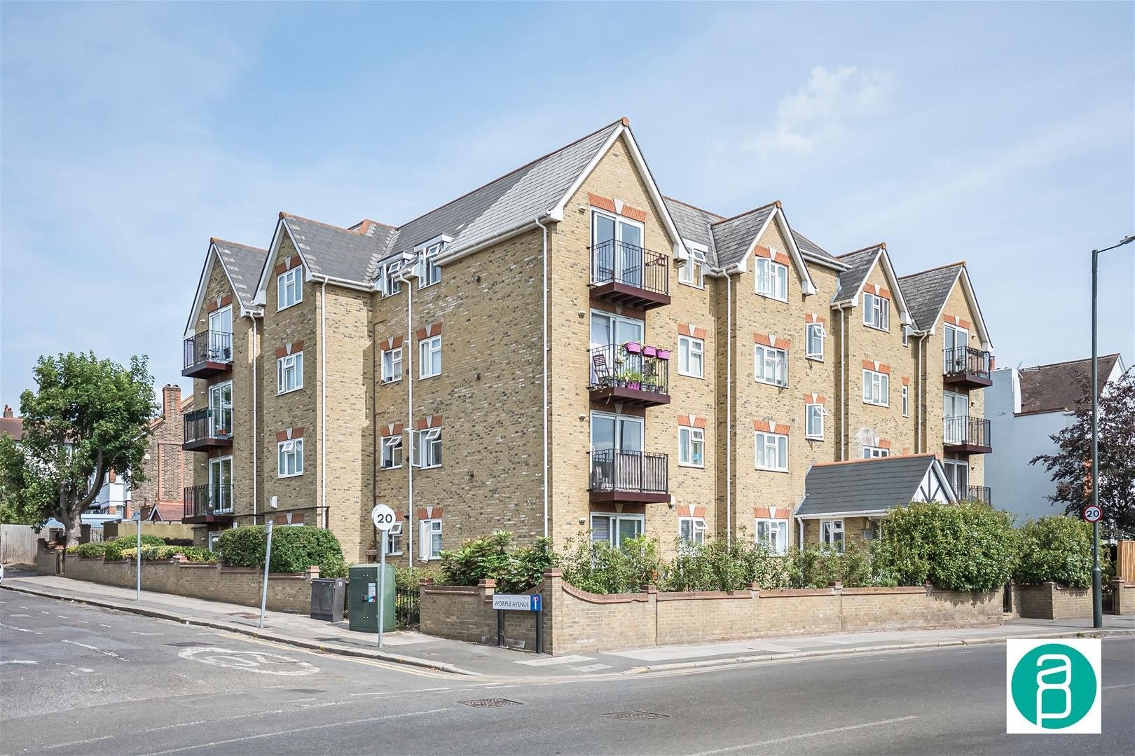 Flat Worple Road in Greater London
