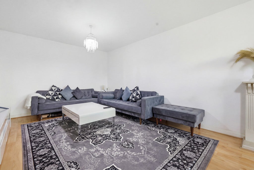 Flat Rookery Way in London