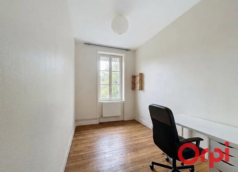 Flat Rue du Petit Revoyet in Oullins-Pierre-Bénite