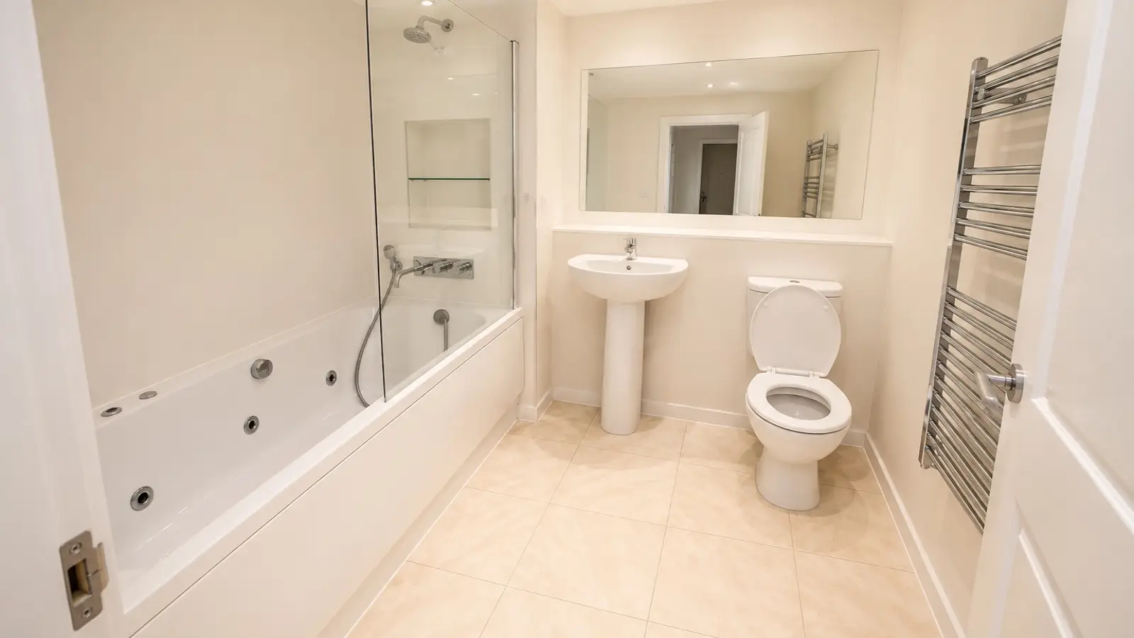 Flat Tivoli Way in Greater London