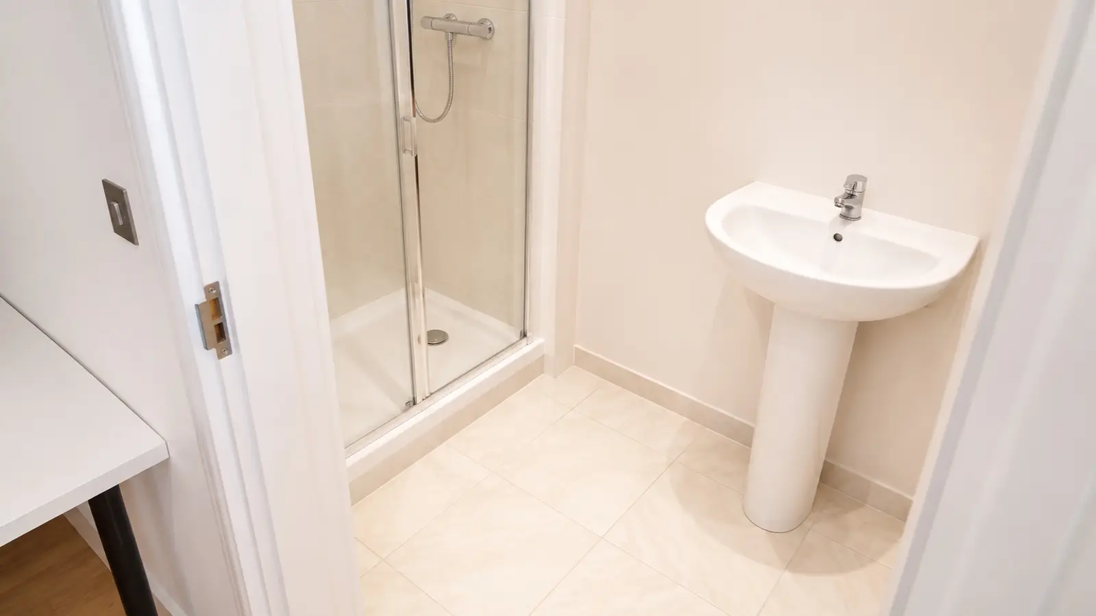 Flat Tivoli Way in Greater London