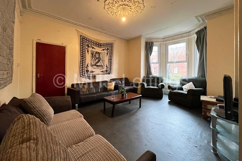 Flat Brudenell Road in Leeds