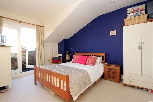 Flat Queens Avenue in Greater London