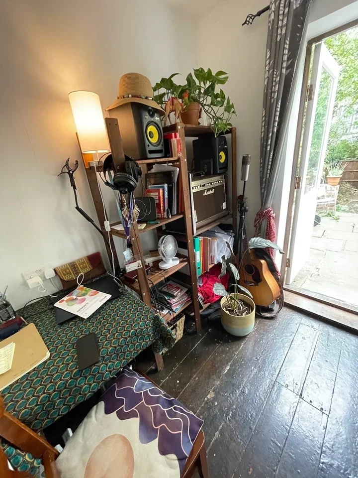 Flat Harrington Square in Greater London
