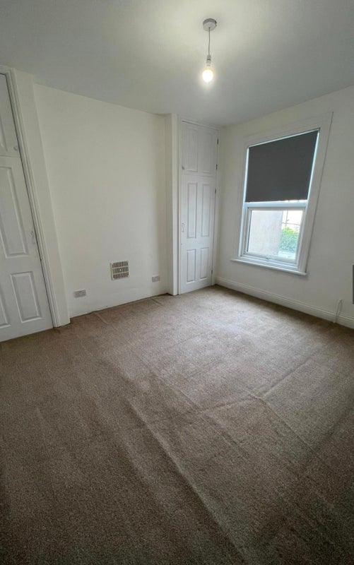Room Dickenson Road in Weston-super-Mare