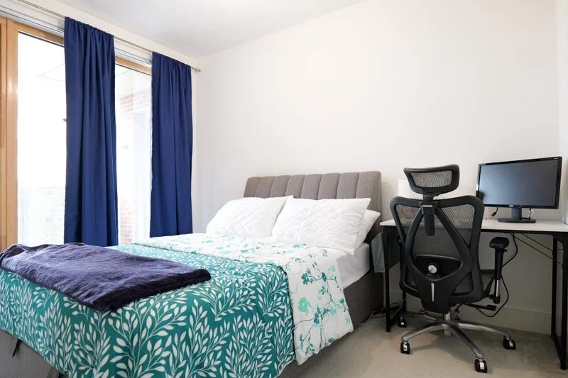 Flat Barnes Street in Greater London