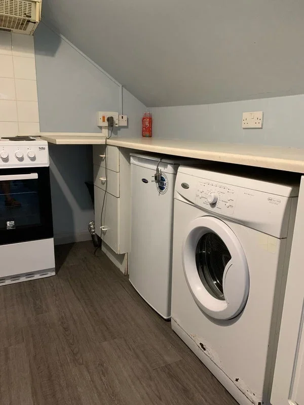 Flat Barnes Street in Greater London