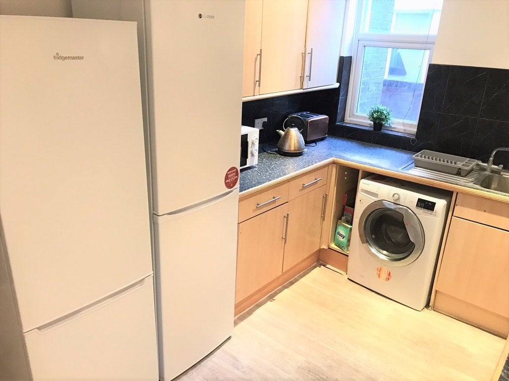 Room Landguard Road in Southampton