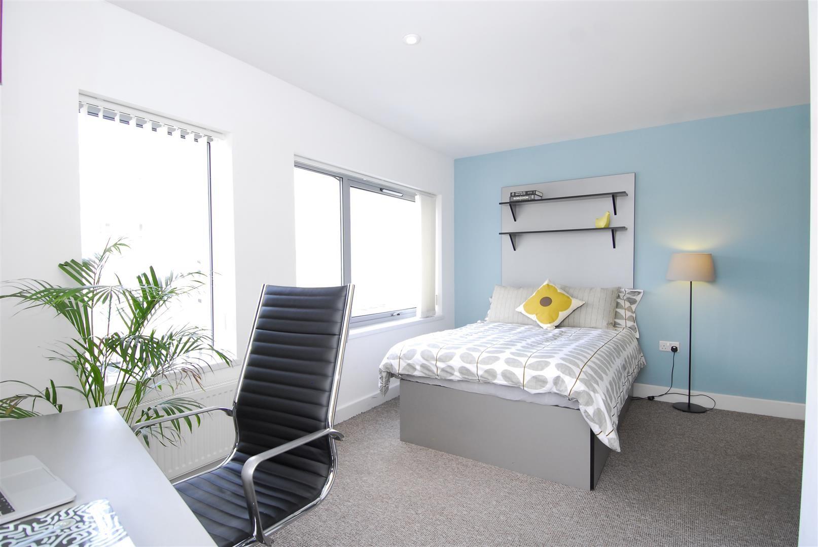 Flat Kinterbury Street in Plymouth