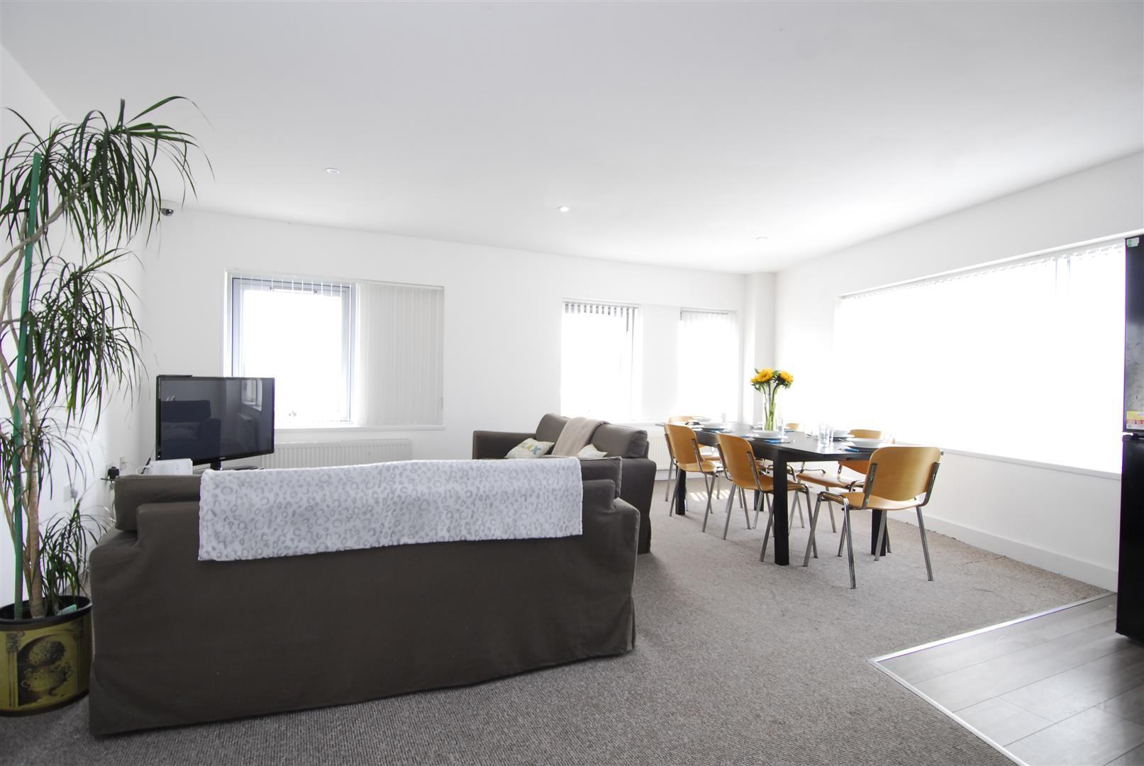 Flat Kinterbury Street in Plymouth