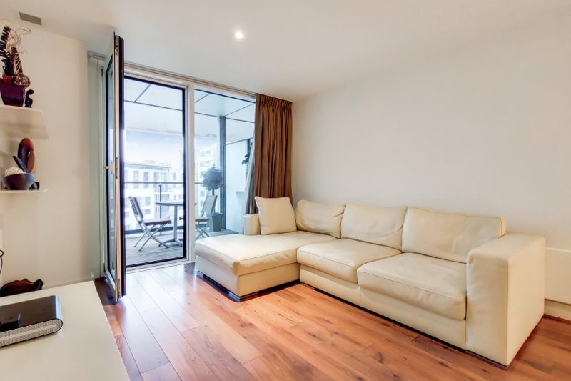 Room Long Lane in Greater London