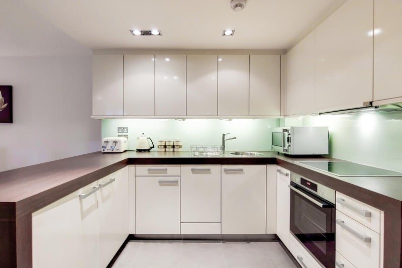 Room Long Lane in Greater London