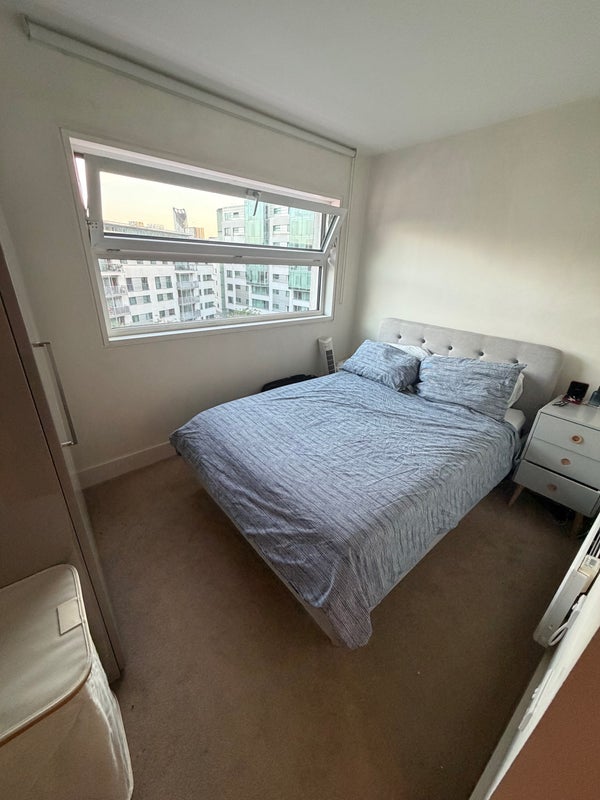 Room Long Lane in Greater London