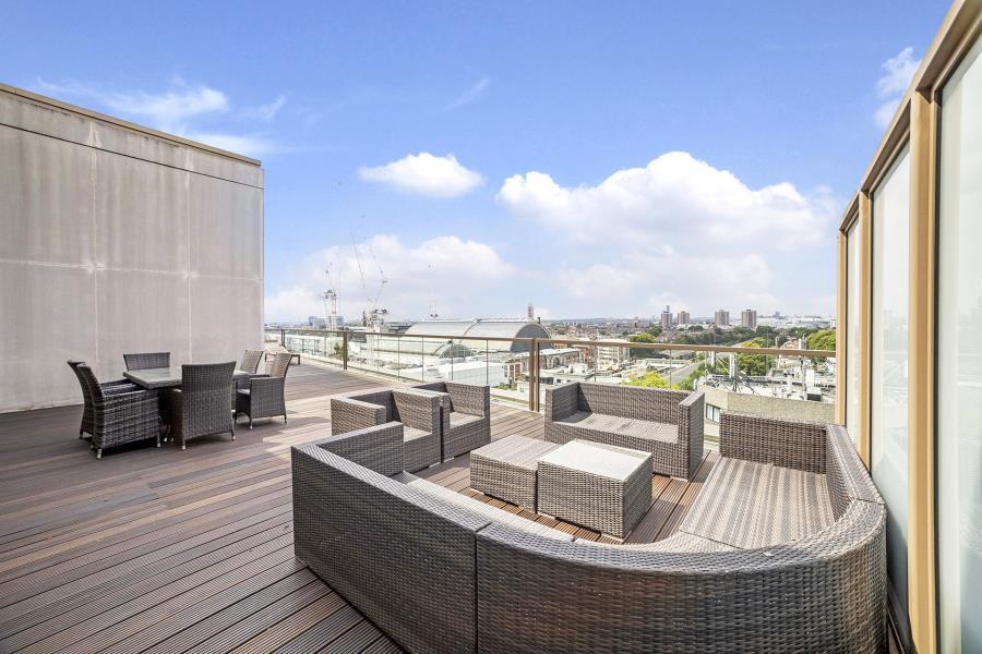 Flat Kensington High Street in Greater London