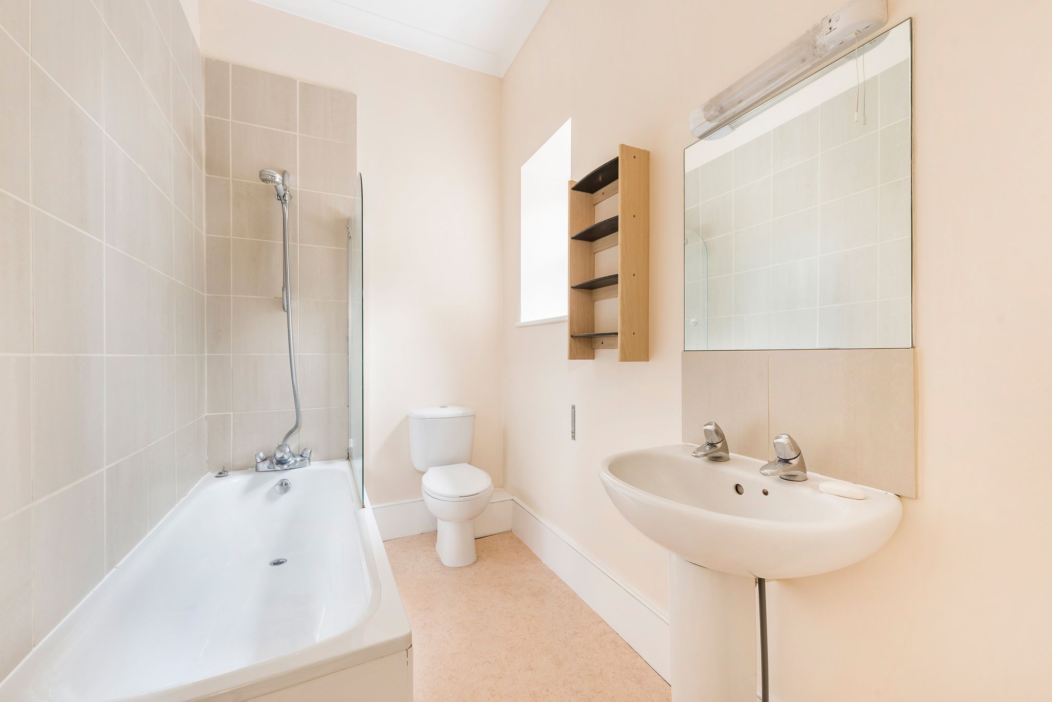 Flat Oaklands Grove in Greater London