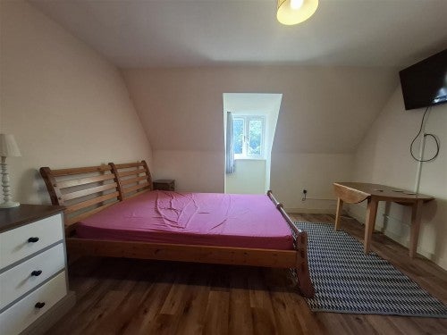 Room Loughton Road in Milton Keynes