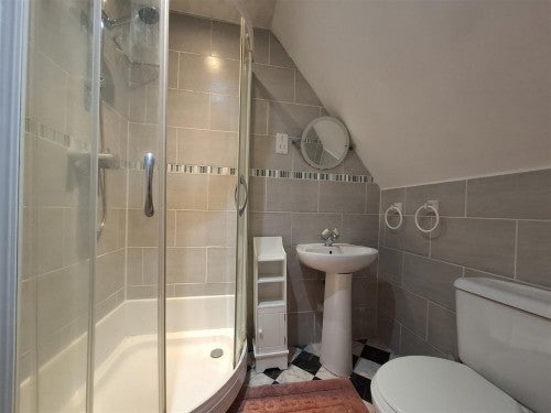 Room Loughton Road in Milton Keynes