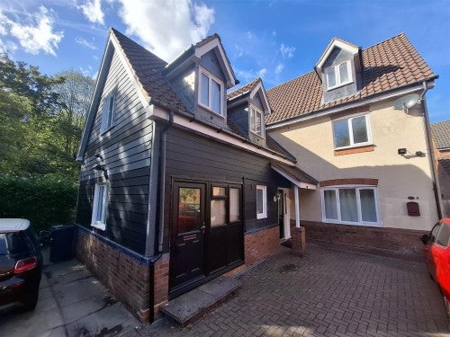 Room Loughton Road in Milton Keynes