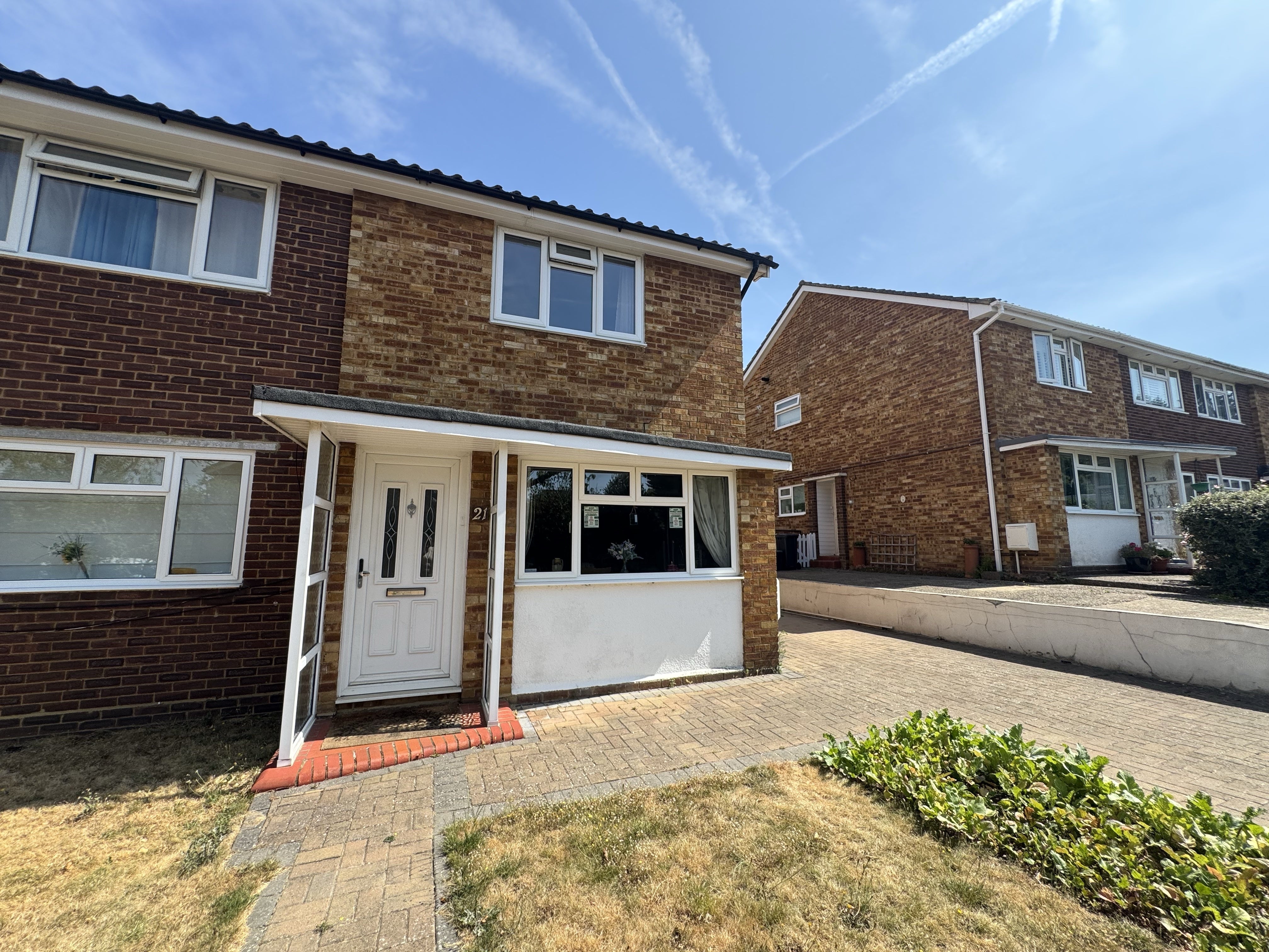 Flat Holland Close in Greater London