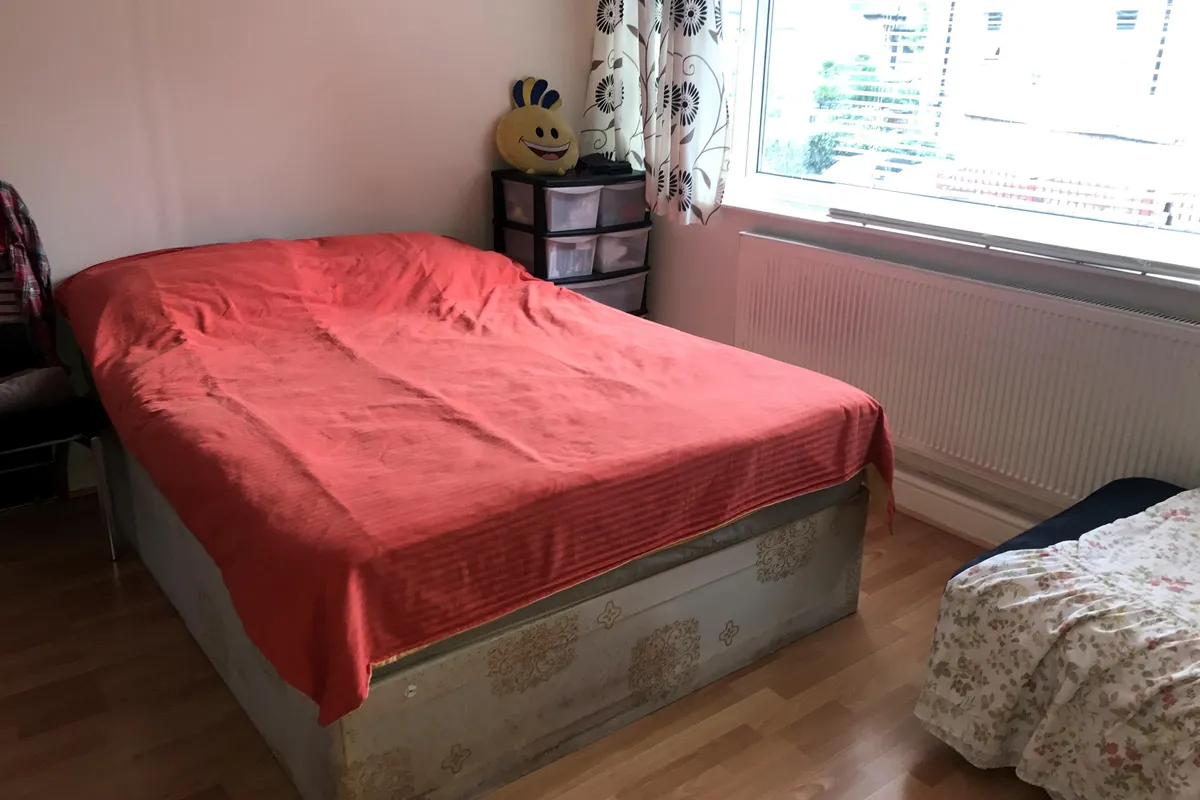 Flat Coombe Road in Greater London