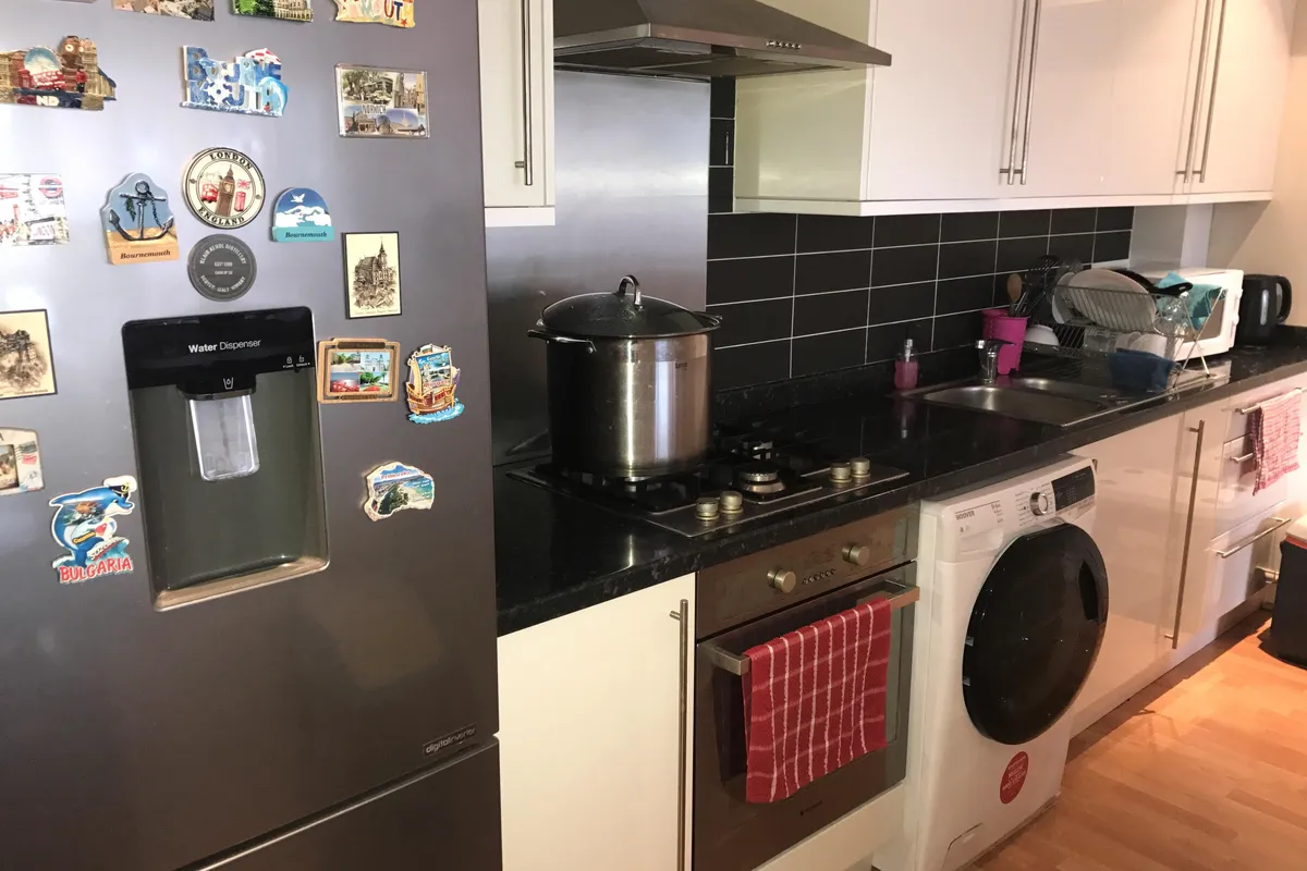 Flat Coombe Road in Greater London