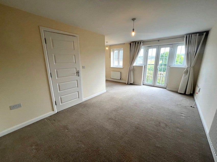 House Low Whin Close in Bradford