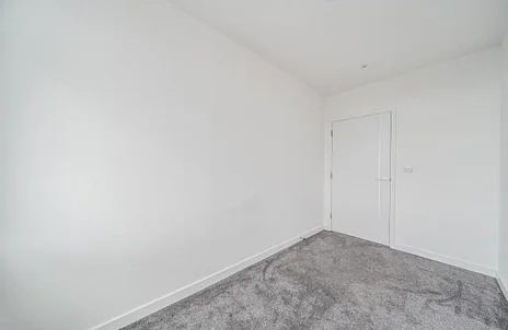 Flat Kingston Road in Staines-Upon-Thames