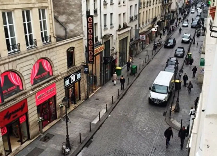 Room Rue Saint-Denis in Paris