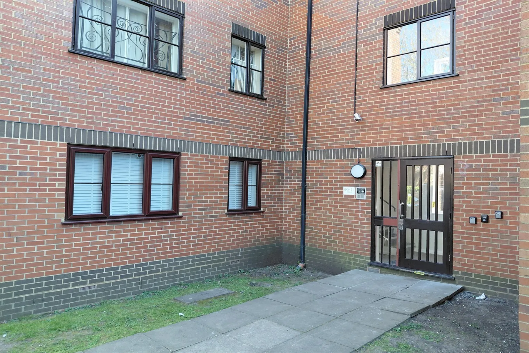 Flat Gladbeck Way in Greater London