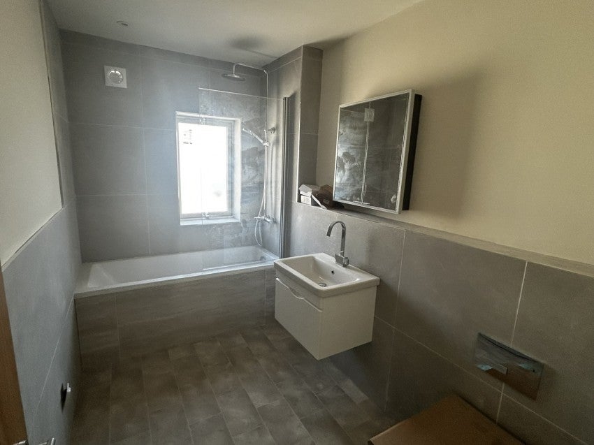 Flat Keyhaven Road in New Forest