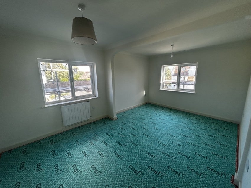 Flat Keyhaven Road in New Forest