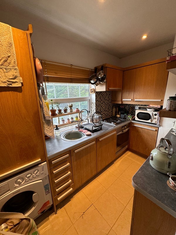 Room Lower Road in Greater London