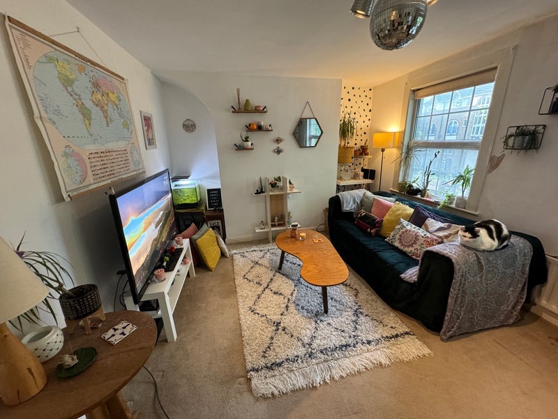 Room Lower Road in Greater London