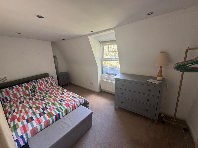 Room Lower Road in Greater London