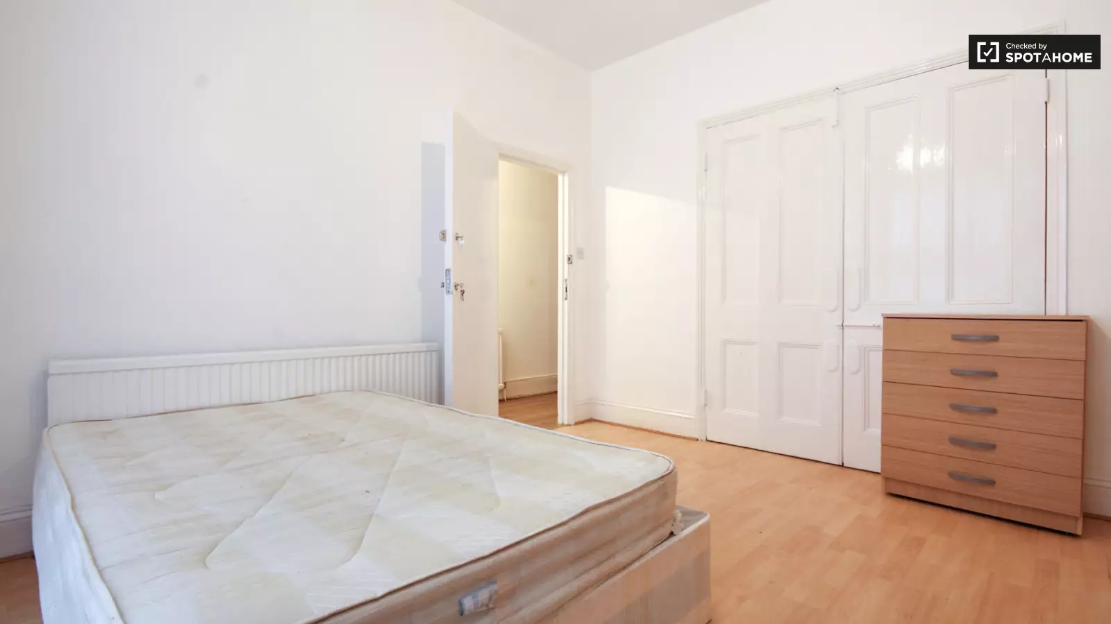 Room Drayton Road in Greater London