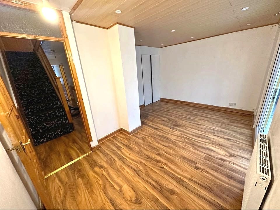 House Axe Close in Luton