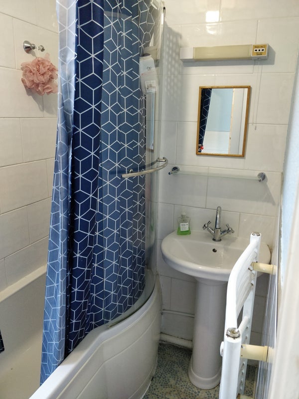 Room Oval Road in Greater London