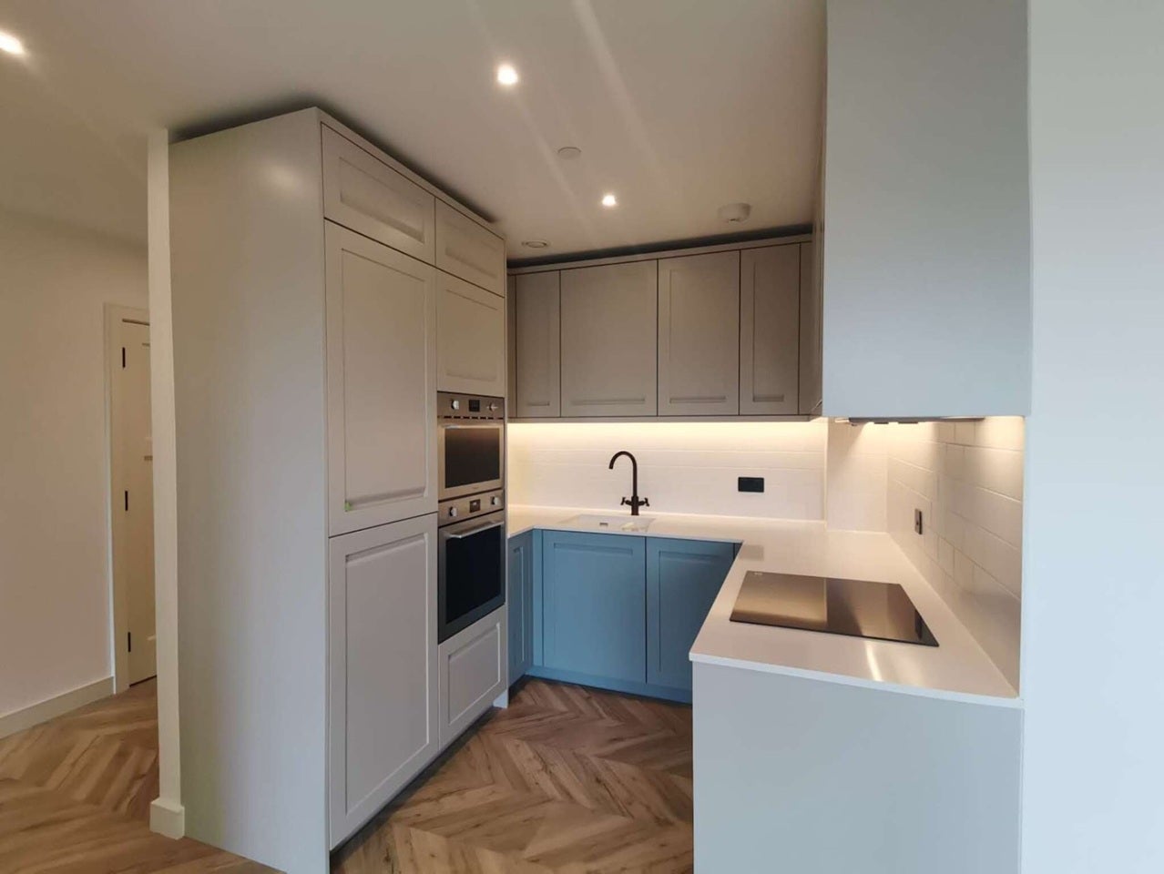 Flat Eden Street in Greater London