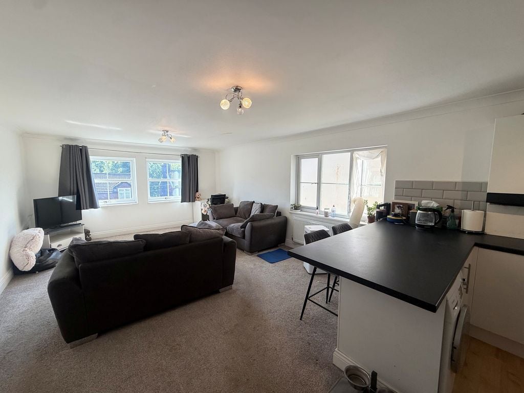 Flat Godstone Road in Caterham